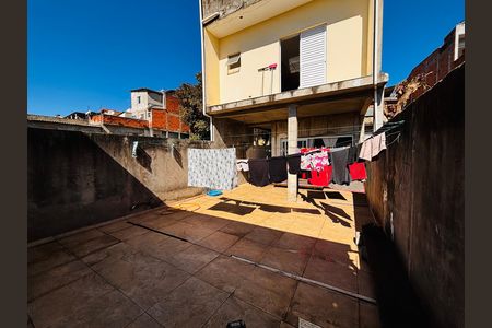 Casa à venda com 315m², 6 quartos e 2 vagas Casa à venda com 315m², 6 quartos e 2 vagasFundos
