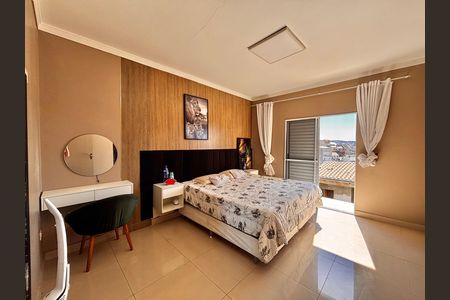 Casa à venda com 315m², 6 quartos e 2 vagas Casa à venda com 315m², 6 quartos e 2 vagasQuarto