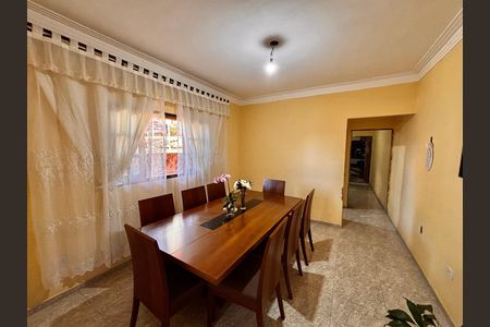 Casa à venda com 315m², 6 quartos e 2 vagas Casa à venda com 315m², 6 quartos e 2 vagasSala de Jantar
