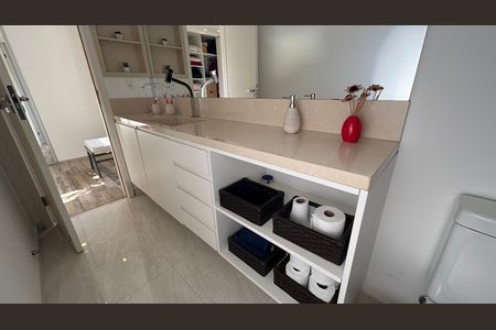 Casa de condomínio para alugar com 246m², 1 quarto e 2 vagas Casa de condomínio para alugar com 246m², 1 quarto e 2 vagasBanheiro da Suíte 1