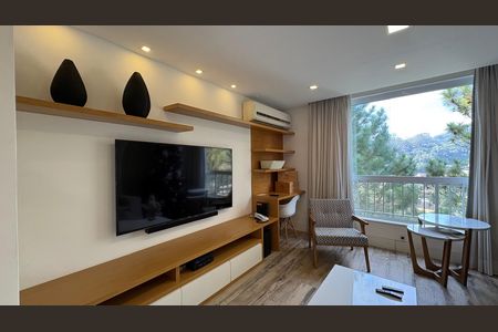 Sala de casa de condomínio para alugar com 5 quartos, 246m² em Castelânea, Petrópolis