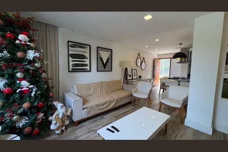 Sala de casa de condomínio para alugar com 5 quartos, 246m² em Castelânea, Petrópolis