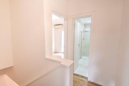 Casa de condomínio para alugar com 100m², 2 quartos e 2 vagas Casa de condomínio para alugar com 100m², 2 quartos e 2 vagasCorredor dos quartos