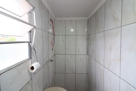 Banheiro de casa para alugar com 1 quarto, 60m² em Santo Antônio, Osasco