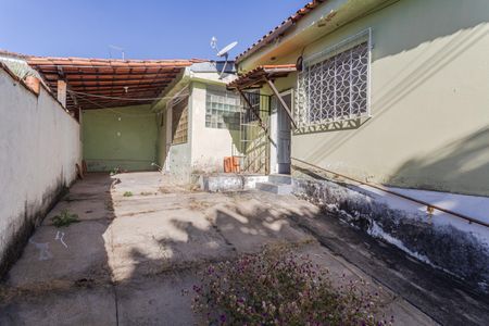 Casa à venda com 500m², 4 quartos e 2 vagas Casa à venda com 500m², 4 quartos e 2 vagasGaragem/Entrada