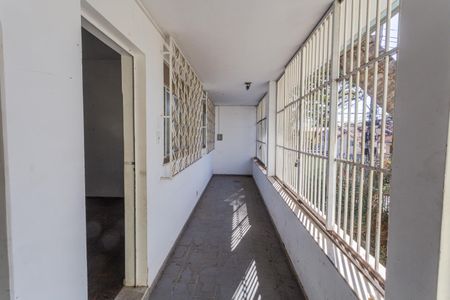 Casa à venda com 500m², 4 quartos e 2 vagas Casa à venda com 500m², 4 quartos e 2 vagasVaranda
