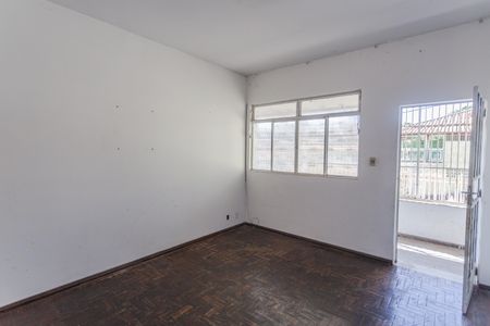 Casa à venda com 500m², 4 quartos e 2 vagas Casa à venda com 500m², 4 quartos e 2 vagasSala