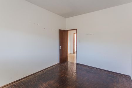 Casa à venda com 500m², 4 quartos e 2 vagas Casa à venda com 500m², 4 quartos e 2 vagasQuarto 2