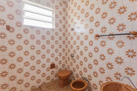 Casa à venda com 500m², 4 quartos e 2 vagas Casa à venda com 500m², 4 quartos e 2 vagasBanheiro social
