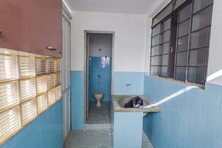 Casa à venda com 500m², 4 quartos e 2 vagas Casa à venda com 500m², 4 quartos e 2 vagasCasa 2 - Área de serviço