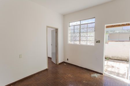 Casa à venda com 500m², 4 quartos e 2 vagas Casa à venda com 500m², 4 quartos e 2 vagasCasa 2 - Sala