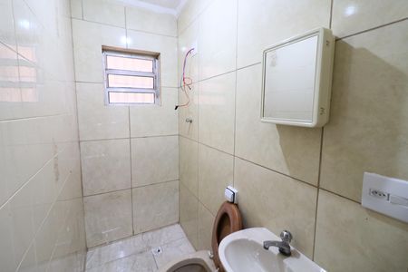 Banheiro de casa para alugar com 2 quartos, 90m² em Santo Antônio, Osasco