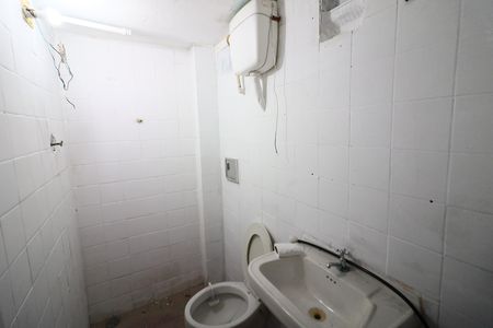 Banheiro de casa para alugar com 1 quarto, 45m² em Santo Antônio, Osasco