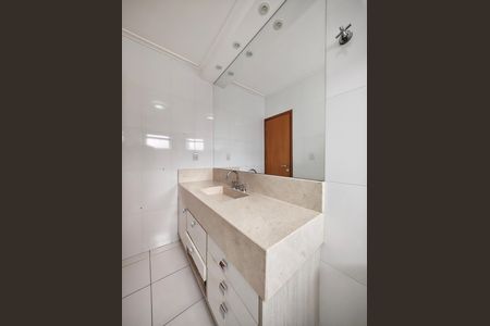 Casa à venda com 177m², 4 quartos e 4 vagas Casa à venda com 177m², 4 quartos e 4 vagasBanheiro da Suíte
