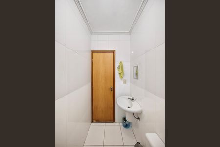 Casa à venda com 177m², 4 quartos e 4 vagas Casa à venda com 177m², 4 quartos e 4 vagasBanheiro de serviço