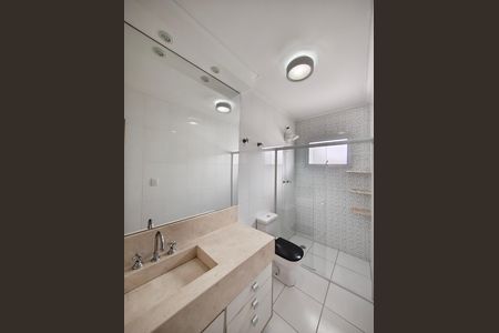 Casa à venda com 177m², 4 quartos e 4 vagas Casa à venda com 177m², 4 quartos e 4 vagasBanheiro da Suíte