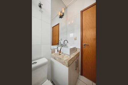 Casa à venda com 177m², 4 quartos e 4 vagas Casa à venda com 177m², 4 quartos e 4 vagasBanheiro da Suíte 2