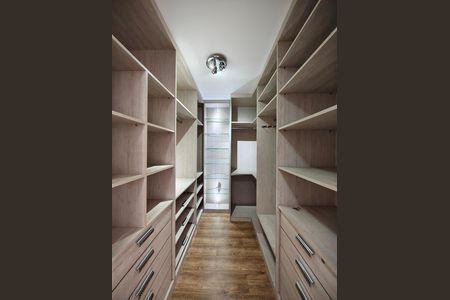 Casa à venda com 177m², 4 quartos e 4 vagas Casa à venda com 177m², 4 quartos e 4 vagasCloset da suíte