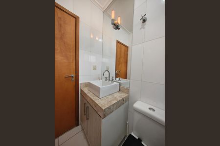 Banheiro Social de casa à venda com 4 quartos, 177m² em Vila Santa Terezinha (zona Norte), São Paulo