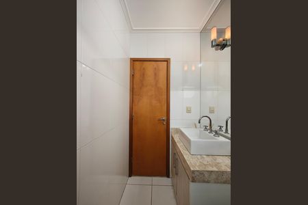 Casa à venda com 177m², 4 quartos e 4 vagas Casa à venda com 177m², 4 quartos e 4 vagasBanheiro Social