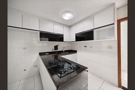 Casa à venda com 177m², 4 quartos e 4 vagas Casa à venda com 177m², 4 quartos e 4 vagasCozinha