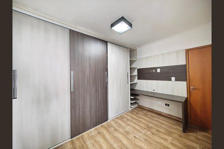 Casa à venda com 177m², 4 quartos e 4 vagas Casa à venda com 177m², 4 quartos e 4 vagasQuarto 2
