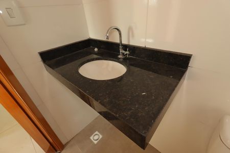Apartamento à venda com 82m², 2 quartos e 1 vagaBanheiro - Pia