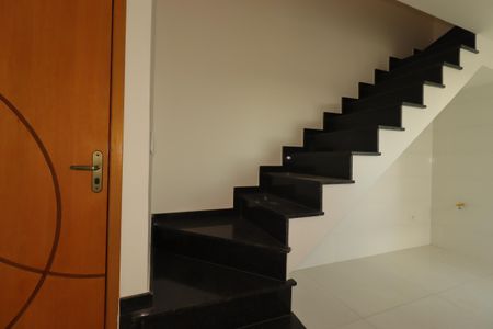 Apartamento à venda com 82m², 2 quartos e 1 vagaEscada