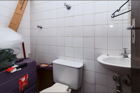 Banheiro de serviço de apartamento para alugar com 2 quartos, 80m² em Serra, Belo Horizonte