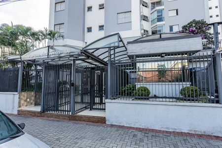 Apartamento para alugar com 55m², 2 quartos e 1 vaga Apartamento para alugar com 55m², 2 quartos e 1 vagaFachada