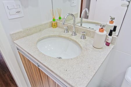 Apartamento à venda com 73m², 2 quartos e 1 vaga Apartamento à venda com 73m², 2 quartos e 1 vagaBanheiro