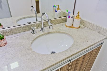 Apartamento à venda com 73m², 2 quartos e 1 vaga Apartamento à venda com 73m², 2 quartos e 1 vagaBanheiro da Suíte