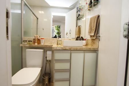 Apartamento à venda com 80m², 2 quartos e 2 vagasBanheiro da Suíte