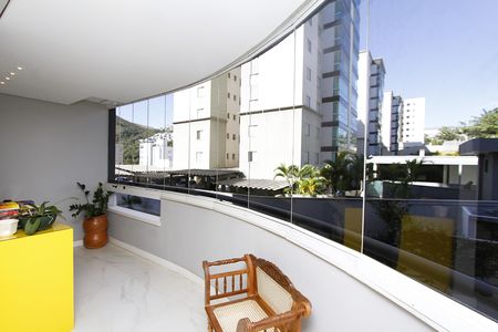 Apartamento à venda com 80m², 2 quartos e 2 vagasVaranda da Sala