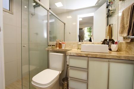 Apartamento à venda com 80m², 2 quartos e 2 vagasBanheiro da Suíte