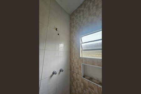 Banheiro social  de apartamento para alugar com 3 quartos, 80m² em Jardim Las Palmas, Guarujá