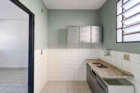 Cozinha de apartamento para alugar com 2 quartos, 48m² em Sinimbu, Belo Horizonte