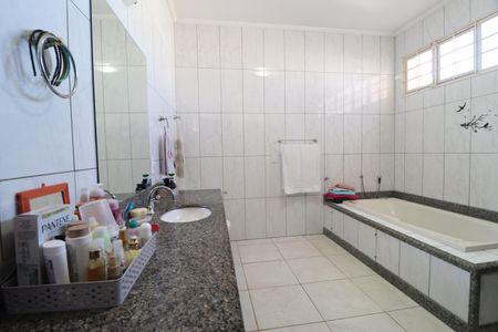 Casa para alugar com 388m², 4 quartos e 3 vagasBanheiro do Quarto 3
