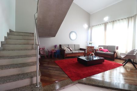 Casa para alugar com 4 quartos, 388m² em Morada da Colina, Uberlândia