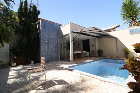 Piscina de casa para alugar com 4 quartos, 388m² em Morada da Colina, Uberlândia