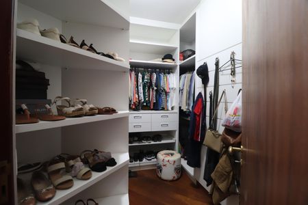 Casa para alugar com 388m², 4 quartos e 3 vagasQuarto 3 - Suíte - Closet