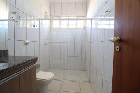 Casa para alugar com 388m², 4 quartos e 3 vagasBanheiro do Quarto 1