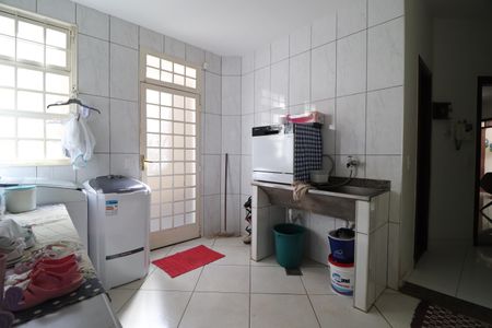 Área de Serviço de casa para alugar com 4 quartos, 388m² em Morada da Colina, Uberlândia