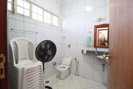 Casa para alugar com 388m², 4 quartos e 3 vagasBanheiro de serviço