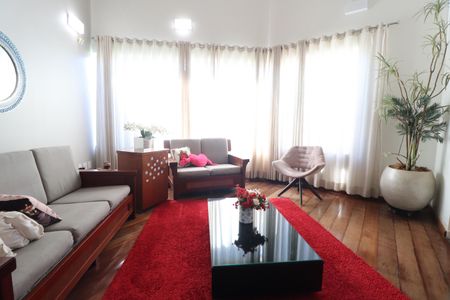 Casa para alugar com 388m², 4 quartos e 3 vagasSala