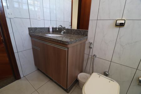 Casa para alugar com 388m², 4 quartos e 3 vagasBanheiro do Quarto 1