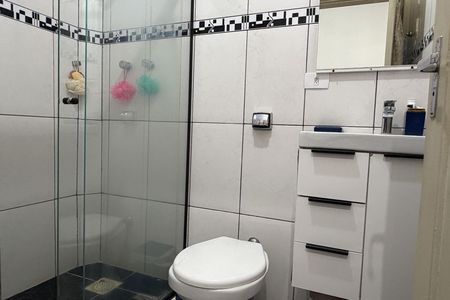 Banheiro de apartamento para alugar com 2 quartos, 60m² em José Menino, Santos