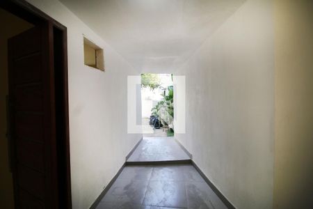 Casa à venda com 160m², 4 quartos e 2 vagas Casa à venda com 160m², 4 quartos e 2 vagasCorredor