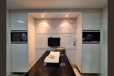 Apartamento à venda com 127m², 4 quartos e 3 vagas Apartamento à venda com 127m², 4 quartos e 3 vagasCozinha