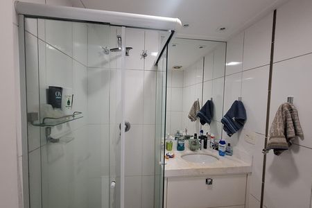 Apartamento à venda com 127m², 4 quartos e 3 vagas Apartamento à venda com 127m², 4 quartos e 3 vagasBanheiro Corredor